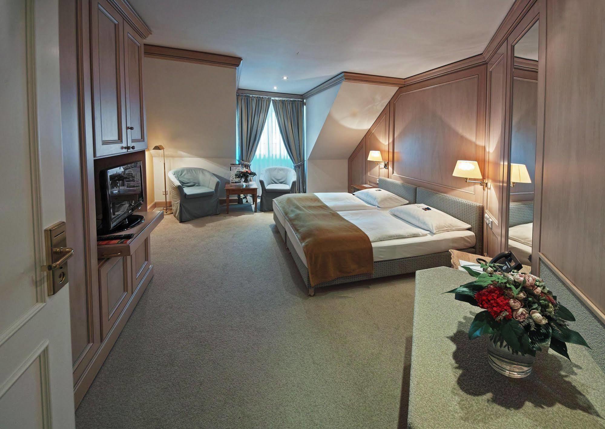 Hofgut Georgenthal Hotell Hohenstein Exteriör bild