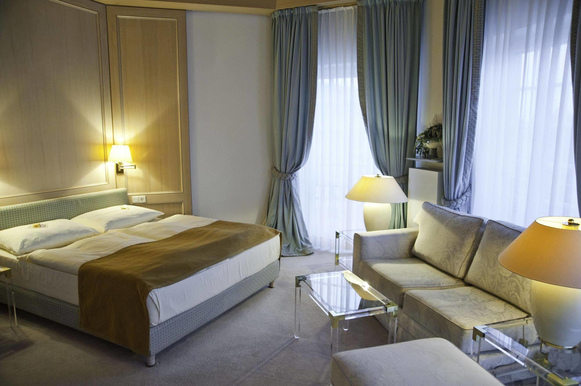 Hofgut Georgenthal Hotell Hohenstein Exteriör bild